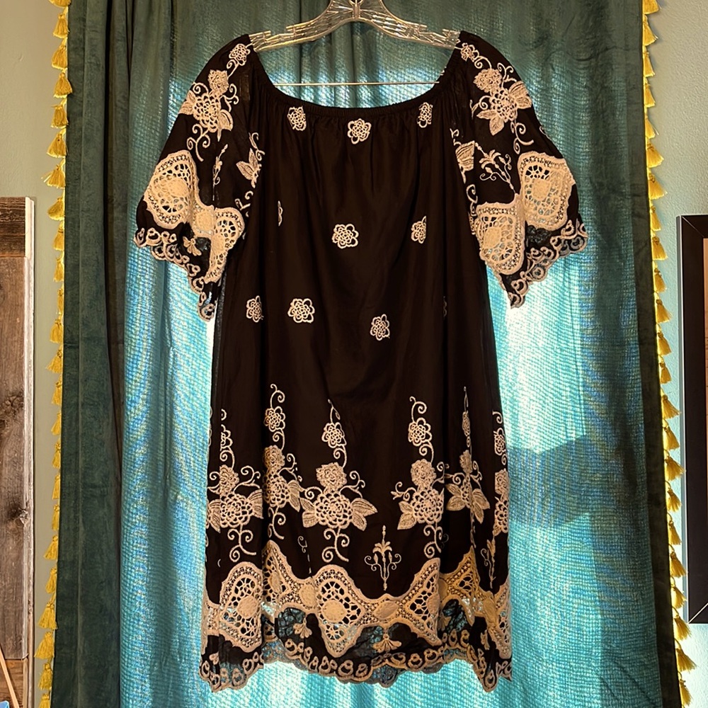 NWOT Meghan LA black dress with white embroidery. Size large.